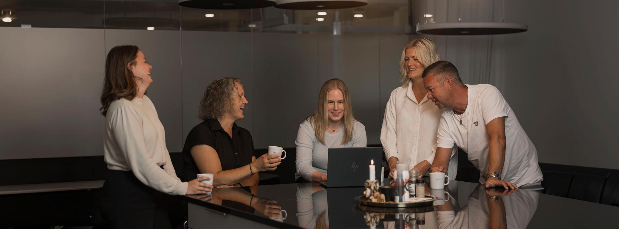 Anställda samlade och umgås