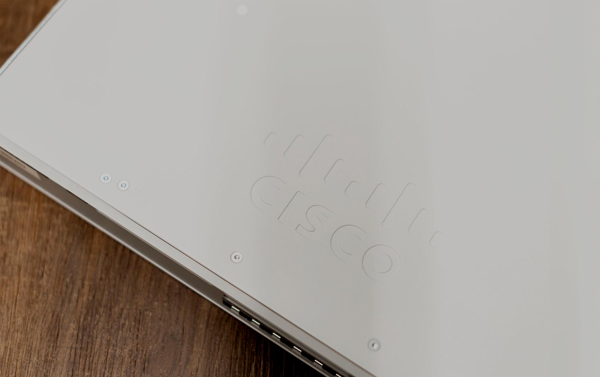 Cisco logga på metall